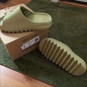 Yeezy resin slides